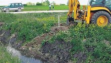 Vos i&scaron;valyti melioracijos grioviai tuojau pat vėl uždumblėja, nes daug kaimų gyventojų į juos i&scaron;leidžia buitines nuotekas.