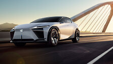 &bdquo;Lexus&ldquo; pristatė savo ateities viziją ir koncepcinį modelį &bdquo;LF-Z Electrified&ldquo;