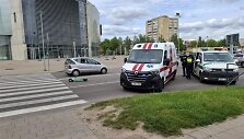 Panevėžyje nukentėjo paspirtuku važiavusi mergina