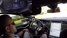 &bdquo;Tesla&ldquo; autopilotas