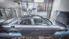 Robotas dažo A4 stogą