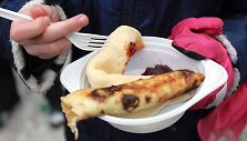 Sostinės seniūnijose &scaron;vęsti Užgavėnių rinkosi persirengėliai, ant laužo liepsnojo Morė.