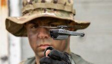 &bdquo;FLIR Black Hornet&ldquo; bepilotė skraidyklė