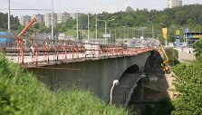 Lazdynų tilto remontas turėtų būti baigtas vasaros pabaigoje ir kainuos, Vilniaus vicemero R.Adomavičiaus teigimu, ne beveik 130 mln., o 12 mln. Lt mažiau.