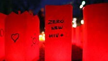 Žvakės V.Kudirkos aik&scaron;tėje degė kovos su AIDS dienos proga.