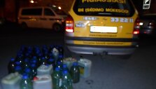 Policija sučiupo du klaipėdiečius su nelegalaus dyzelino talpomis