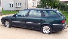 Subadytos Raseinių rajono apylinkės prokuratūros prokuroro Armino Elijo&scaron;iaus automobilio padangos.