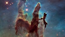 Hubbe telekopu padaryta kosminių dujų ir dulkių stulpų nuotrauka Pillars of Creation