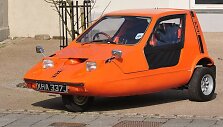 Beveik visi Bond Bug automobiliai buvo oranžiniai &ndash; tik 5 buvo balti. (Nilfanion, Wikimedia(CC BY-SA 4.0)
