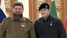 Ramzanas Kadyrovas su sūnumi Adamu 