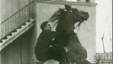 Vytautas Grigolis ant žirgo jaunystėje