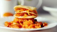 Blyneliai su morkomis ir saldžiosiomis paprikomis