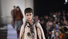 &bdquo;Vivienne Westwood&ldquo; 2019&ndash;2020 m. rudens ir žiemos kolekcijos modelis