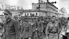 Vokiečių karo belaisviai varomi per Kijevą (1944 m.)