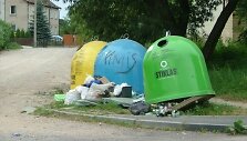 Amalių gyventojus piktina seniūnijos pastatyti konteineriai, kurie nėra reguliariai i&scaron;tu&scaron;tinami.