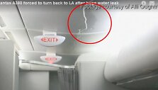 Australijos oro linijų &bdquo;Qantas&ldquo; skrydžio metu į lėktuvo saloną ėmė skverbtis vanduo.