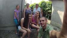 Juozapas Žygas ir juo susidomėjusius Rumunijos fermerio dukros bei žmona