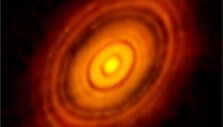 ALMA teleskopu daryta HL Tau ir aplink ją besiformuojančių planetų nuotrauka