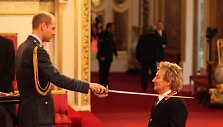Princas Williamas į riterius į&scaron;ventino Rodą Stewartą