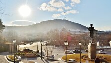 Tbilisyje po truputi atslenka pavasaris