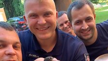 I&scaron;laisvintas čiurlys prie&scaron; skrydį į laisvę gelbėtojo Edgaro Ruk&scaron;telės rankose.