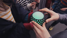 Vaikus programuoti mokantis kamuoliukas &bdquo;Hackaball&ldquo;