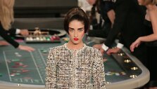 &bdquo;Chanel&ldquo; 2015 m. haute couture kolekcijos modelis