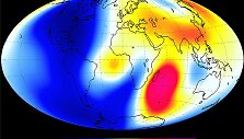 ESA palydovinės sistemos &bdquo;Swarm&ldquo; duomenys, kad pastaruosius 6 mėnesius emę saugantis magnetinis laukas silpsta stipriau. Mėlyna spalva žymimos magnetinio lauko silpimo vietos, rausva - stiprėjimo