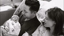Coco Rocha ir Jamesas Conranas su dukrele