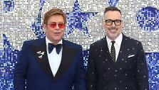 Eltonas Johnas su vyru Davidu Furnishu