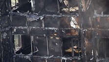 Londono ugniagesiai ie&scaron;ko daugiau gaisro aukų