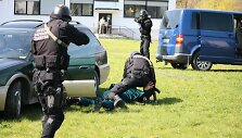 VST pareigūnai per pratybas