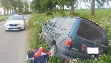 Girtas vyras Klaipėdos rajone įvažiavo į griovį, vėliau aktyviai prie&scaron;inosi pareigūnams.