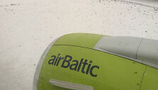 &bdquo;Air Baltic&ldquo; lėktuvas Maskvos &Scaron;eremetjevo oro uoste nuriedėjo nuo tako