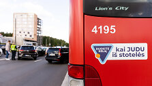 Ateities gatvėje penkių automobilių ir autobuso autoįvykis