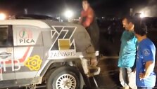 Mechanikai rodo, kaip linguoja &bdquo;Toyota FJ Cruiser&ldquo; be amortizatorių