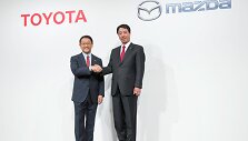 Masamichi Kogai ir Akio Toyoda