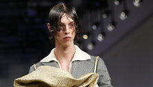 &bdquo;Maison Margiela&ldquo; 2019 m. pavasario ir vasaros kolekcijos modelis