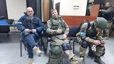 Andrijus Sirenko (centre)