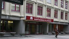 Visų Santari&scaron;kėse įsikūrusių medicinos įstaigų darbuotojai bei pacientai yra priversti naudotis 2 bankomatais.