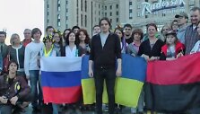 Grupė maskviečių susirinko i&scaron;reik&scaron;ti paramą Ukrainai