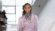 &bdquo;Giambattista Valli&ldquo; 2019&ndash;2020 m. rudens ir žiemos kolekcijos modelis