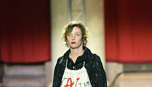 &bdquo;Vivienne Westwood&ldquo; 2019&ndash;2020 m. rudens ir žiemos kolekcijos modelis