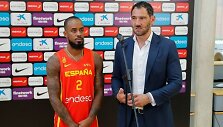 Lorenzo Brownas ir Ispanijos krep&scaron;inio prezidentas Jorge Garbajosa
