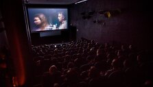 Žiūrovai kino salėje