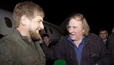 Ramzanas Kadyrovas (kairėje) ir Gerard'as Depardieu