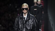 &bdquo;Versace&ldquo; 2020&ndash;2021 m. rudens ir žiemos kolekcijos modelis