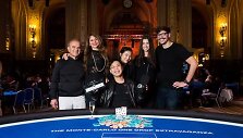 "Big One for One Drop" čempionas Eltonas Tsangas su draugais / pokernews.com nuotr.