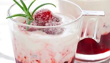 Spanguolių ir grietinėlės desertas