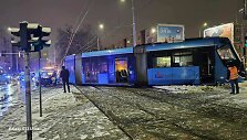 Avarija Vroclave &ndash; ma&scaron;ina trenkėsi į tramvajų